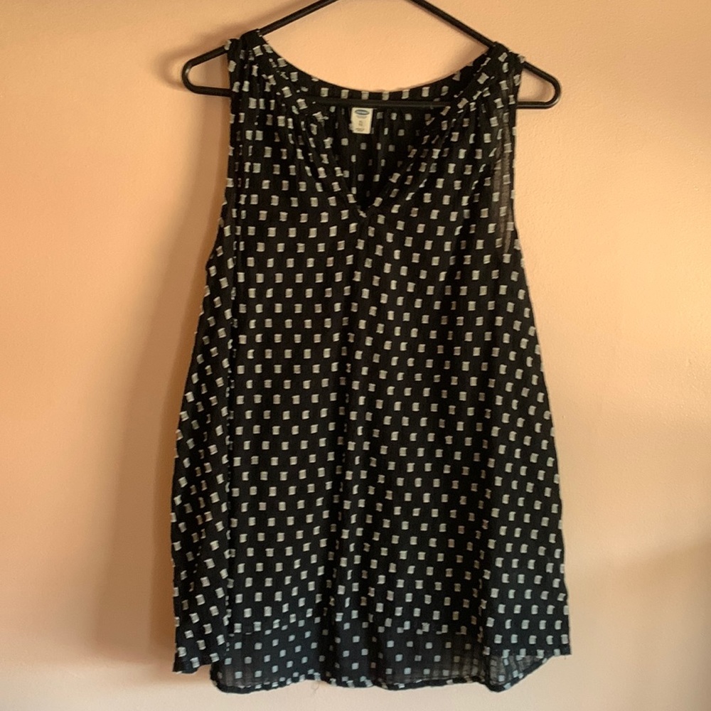 Black sleeveless shirt